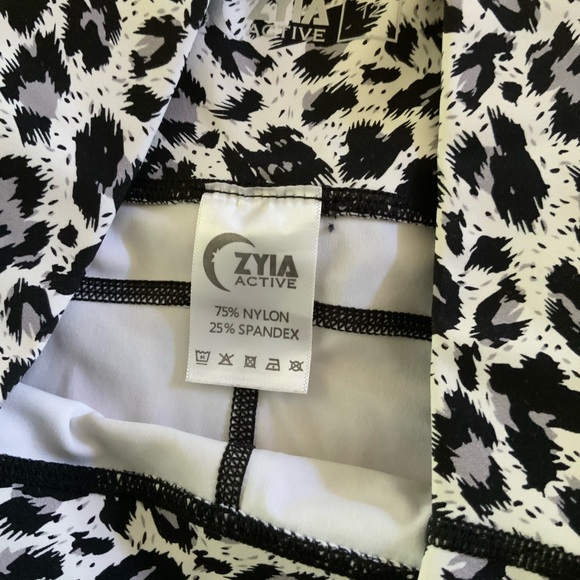 Zyia Active capri legging - Picture 3 of 5